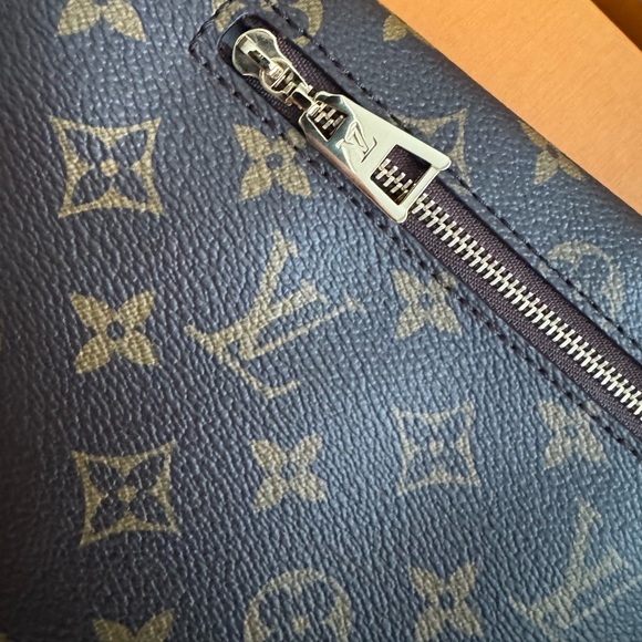 High Rise - Picture 5 of 12